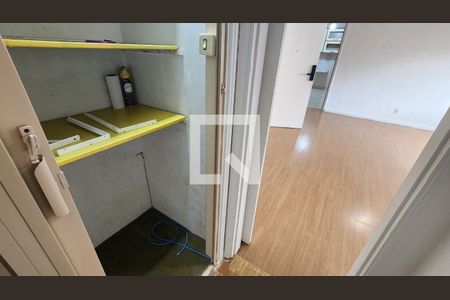 Detalhe Sala de apartamento para alugar com 3 quartos, 135m² em Gonzaga, Santos
