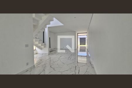 Casa à venda com 4 quartos, 152m² em Lundcéia, Lagoa Santa