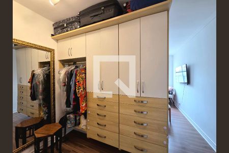 Closet da suíte de apartamento para alugar com 3 quartos, 128m² em Itaim Bibi, São Paulo