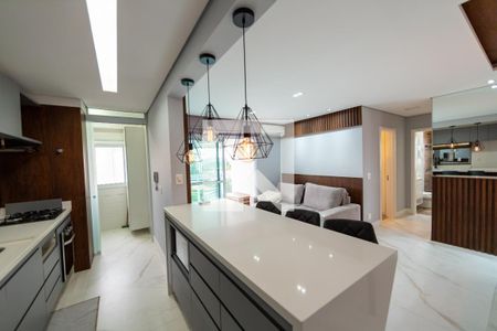 Sala_cozinha - Conjugada de apartamento para alugar com 2 quartos, 70m² em Alphaville, Barueri