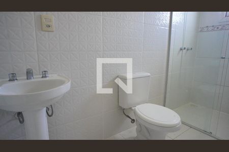 Banheiro suite  de casa à venda com 3 quartos, 145m² em Hípica, Porto Alegre