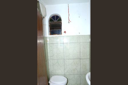 Banheiro de casa à venda com 6 quartos, 380m² em Goiânia, Belo Horizonte