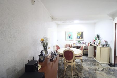 Casa à venda com 3 quartos, 141m² em Campo Grande, São Paulo