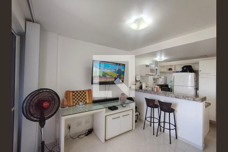 Sala de apartamento para alugar com 1 quarto, 57m² em Barra da Tijuca, Rio de Janeiro