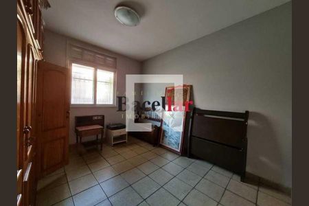 Casa à venda com 6 quartos, 257m² em Rocha, Rio de Janeiro