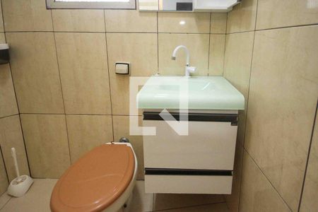 Banheiro de casa para alugar com 2 quartos, 86m² em Vila Ivg, São Paulo