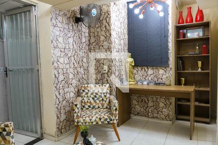 Sala de casa de condomínio à venda com 1 quarto, 40m² em Del Castilho, Rio de Janeiro