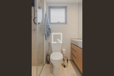 Banheiro de kitnet/studio para alugar com 1 quarto, 23m² em Vila Madalena, São Paulo