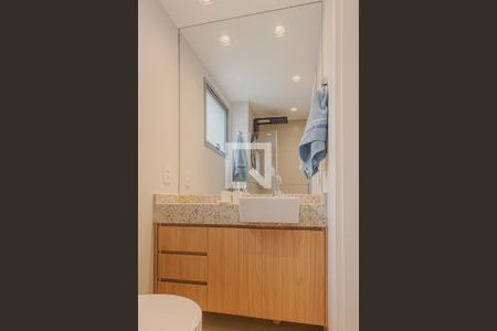 Banheiro de kitnet/studio para alugar com 1 quarto, 23m² em Vila Madalena, São Paulo