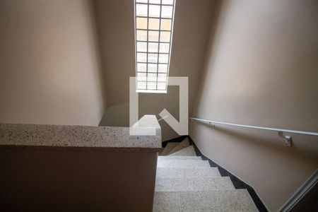 Escada de casa à venda com 3 quartos, 90m² em Jardim Aeroporto, São Paulo