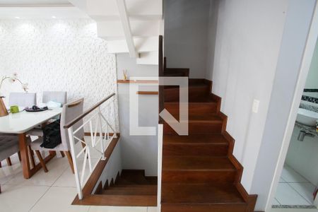 Escada de casa de condomínio para alugar com 5 quartos, 240m² em Freguesia (jacarepaguá), Rio de Janeiro