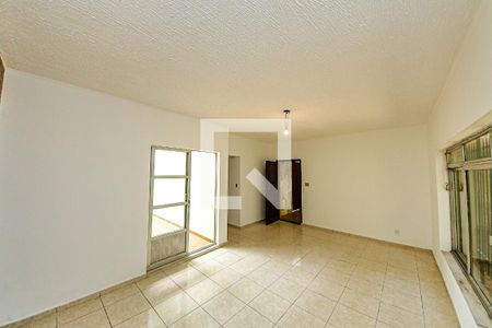 Casa à venda com 4 quartos, 230m² em Jardim Avelino, São Paulo