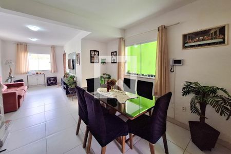 Sala de casa à venda com 3 quartos, 360m² em Itaipu, Niterói