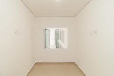 Quarto de casa para alugar com 2 quartos, 80m² em Vila Nivi, São Paulo