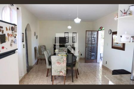 Sala de casa para alugar com 4 quartos, 331m² em Jardim Vera Cruz, Contagem