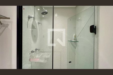 Banheiro de apartamento para alugar com 1 quarto, 72m² em Vila Madalena, São Paulo