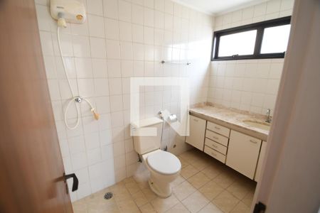 Banheiro de apartamento à venda com 1 quarto, 55m² em Centro, Campinas