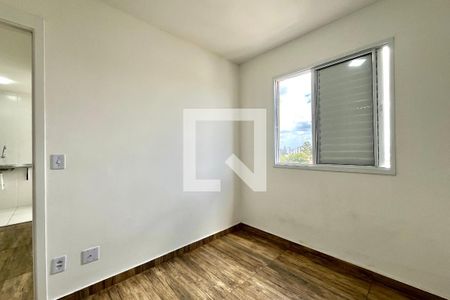 Quarto 1 de apartamento para alugar com 2 quartos, 33m² em Jardim Itacolomi, São Paulo
