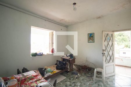 Sala de casa de condomínio para alugar com 1 quarto, 121m² em Colubandê, São Gonçalo