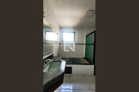 Banheiro Suite de apartamento para alugar com 3 quartos, 151m² em Vila Itapura, Campinas
