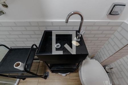 Banheiro de apartamento para alugar com 1 quarto, 28m² em Bela Vista, São Paulo