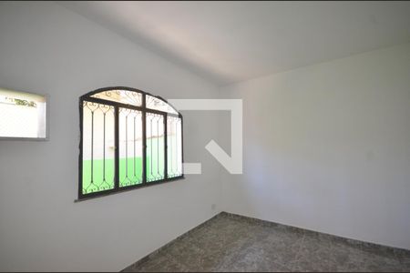 Quarto 2 de casa para alugar com 2 quartos, 122m² em Vila Valqueire, Rio de Janeiro