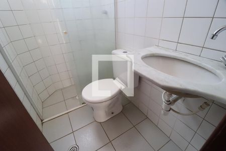 Banheiro Social de apartamento para alugar com 2 quartos, 58m² em Cazeca, Uberlândia