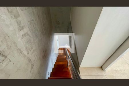 Escada de apartamento para alugar com 3 quartos, 208m² em Paraíso, São Paulo