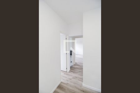 Corredor de apartamento para alugar com 3 quartos, 72m² em Jardim Maria Helena, Barueri