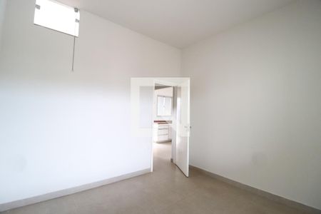 Quarto 1 de casa para alugar com 2 quartos, 60m² em Jardim das Palmeiras, Uberlândia