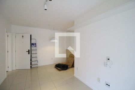 Sala de apartamento para alugar com 2 quartos, 76m² em Barra da Tijuca, Rio de Janeiro