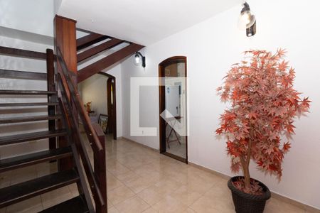 Hall de entrada de casa para alugar com 3 quartos, 300m² em Vila Valqueire, Rio de Janeiro