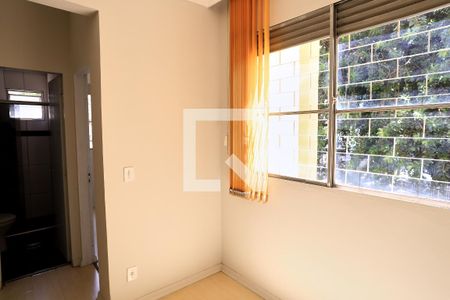 Sala de TV de apartamento à venda com 2 quartos, 55m² em Ipiranga, Belo Horizonte