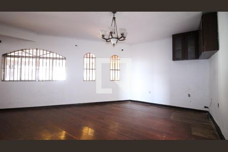 Casa à venda com 5 quartos, 250m² em Vila Macedopolis, São Paulo