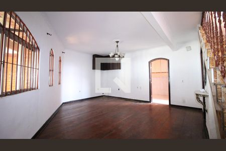 Casa à venda com 5 quartos, 250m² em Vila Macedopolis, São Paulo