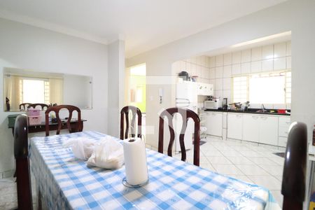 Sala de Jantar de casa para alugar com 4 quartos, 120m² em Jardim das Palmeiras, Uberlândia