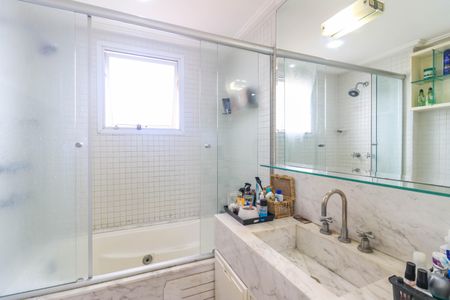 Apartamento à venda com 177m², 3 quartos e 4 vagasBanheiro da Suíte 1