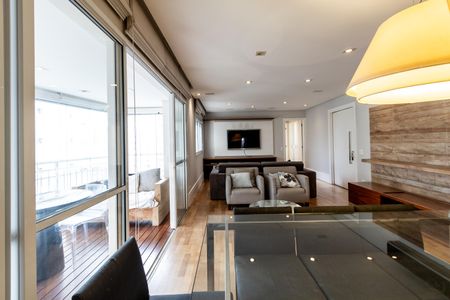 Apartamento para alugar com 3 quartos, 141m² em Vila Romana, São Paulo