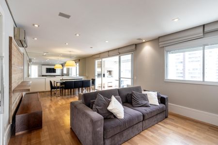 Apartamento para alugar com 3 quartos, 141m² em Vila Romana, São Paulo