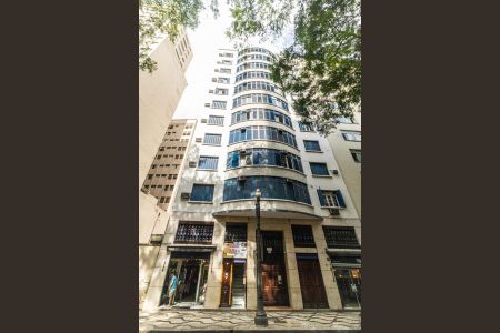 Studio para alugar com 32m², 1 quarto e sem vaga Studio para alugar com 32m², 1 quarto e sem vagaFachada