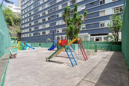 Apartamento à venda com 110m², 3 quartos e 1 vaga Apartamento à venda com 110m², 3 quartos e 1 vagaÁrea comum - Playground