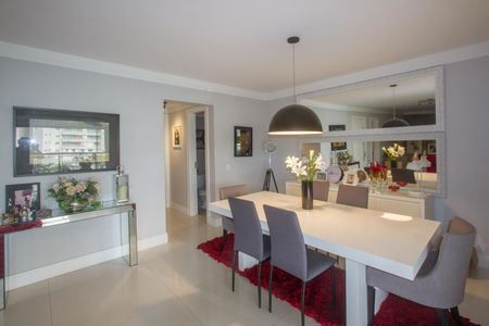Apartamento para alugar com 210m², 3 quartos e 4 vagas Apartamento para alugar com 210m², 3 quartos e 4 vagasSala de Jantar