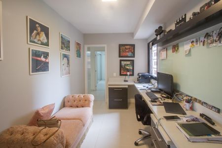 Apartamento para alugar com 210m², 3 quartos e 4 vagas Apartamento para alugar com 210m², 3 quartos e 4 vagasEscritório