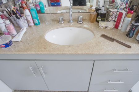 Apartamento para alugar com 210m², 3 quartos e 4 vagas Apartamento para alugar com 210m², 3 quartos e 4 vagasBanheiro da Suíte 1