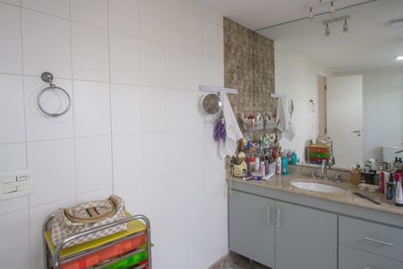 Apartamento para alugar com 210m², 3 quartos e 4 vagas Apartamento para alugar com 210m², 3 quartos e 4 vagasBanheiro da Suíte 1