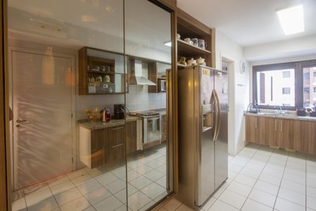 Apartamento para alugar com 210m², 3 quartos e 4 vagas Apartamento para alugar com 210m², 3 quartos e 4 vagasCozinha