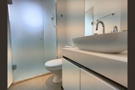 Apartamento à venda com 66m², 2 quartos e 2 vagas Apartamento à venda com 66m², 2 quartos e 2 vagasBanheiro Social