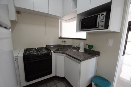 Studio para alugar com 55m², 1 quarto e 2 vagas Studio para alugar com 55m², 1 quarto e 2 vagasCozinha