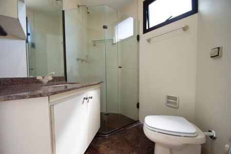 Studio para alugar com 55m², 1 quarto e 2 vagas Studio para alugar com 55m², 1 quarto e 2 vagasBanheiro da Suíte