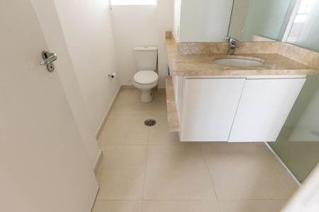 Apartamento à venda com 240m², 3 quartos e 1 vaga Apartamento à venda com 240m², 3 quartos e 1 vagaBanheiro 2